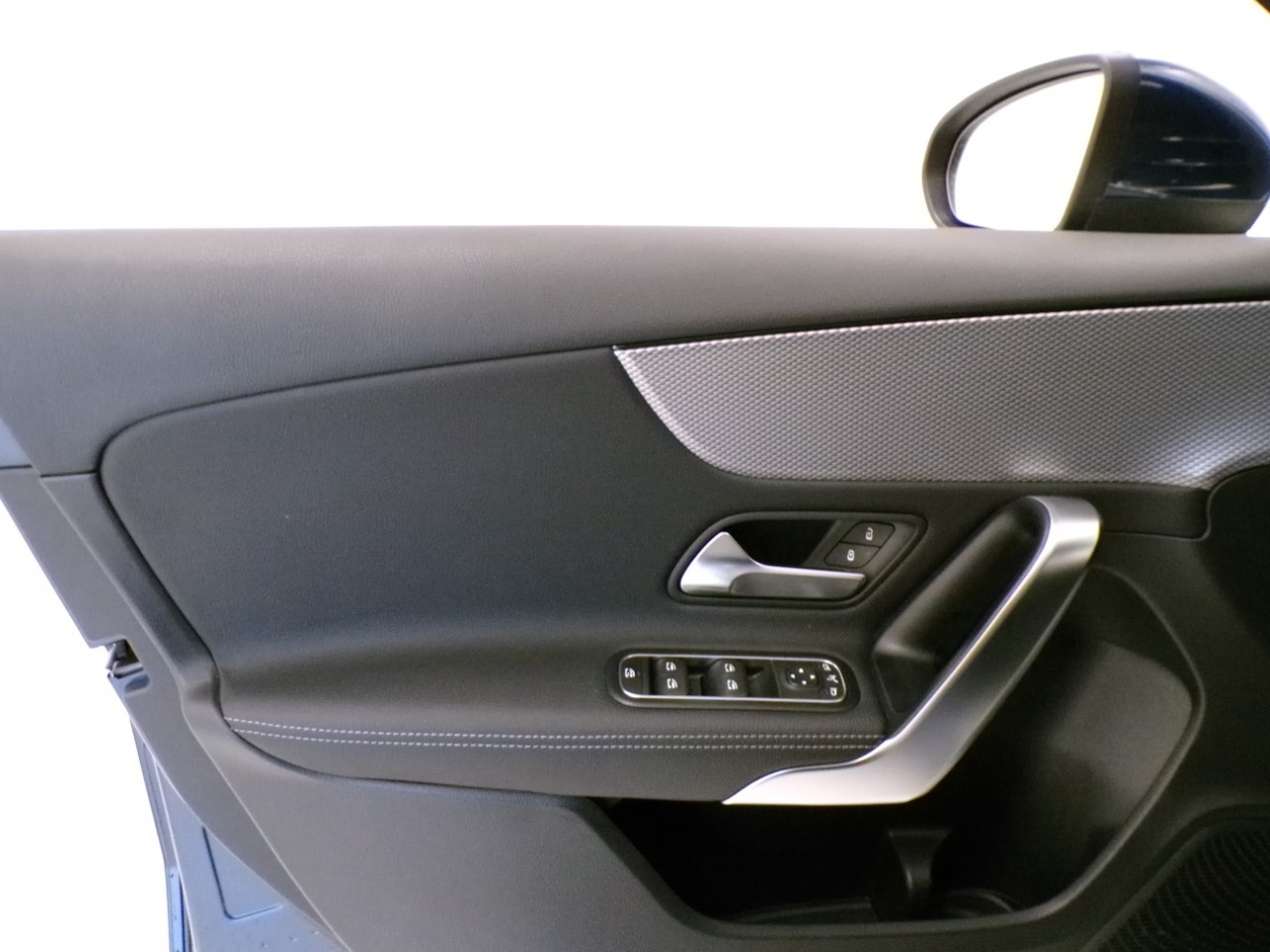 Mercedes Classe A Classe A 180 D Sport 8G-DCT - 11