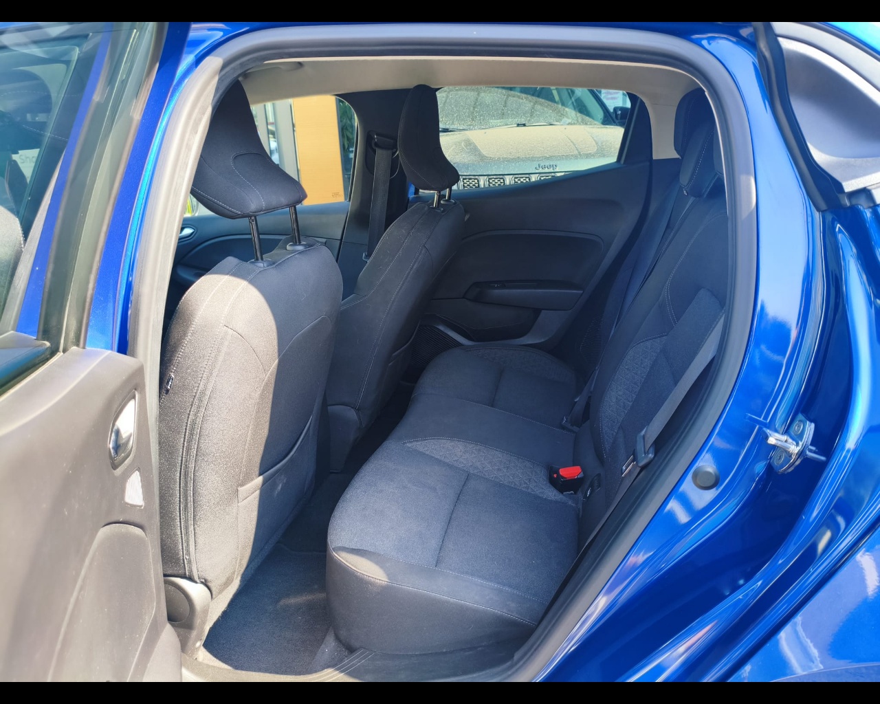 Foto RENAULT Clio 1.6 E-Tech hybrid Zen 140cv auto 