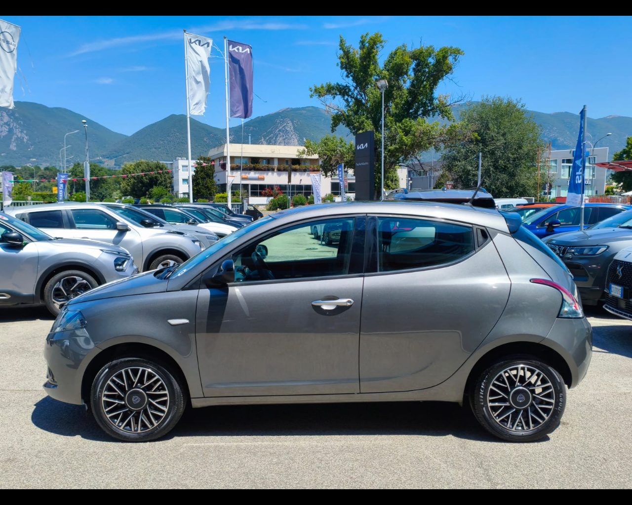 Foto LANCIA Ypsilon 1.0 firefly hybrid Platino s&s 70cv