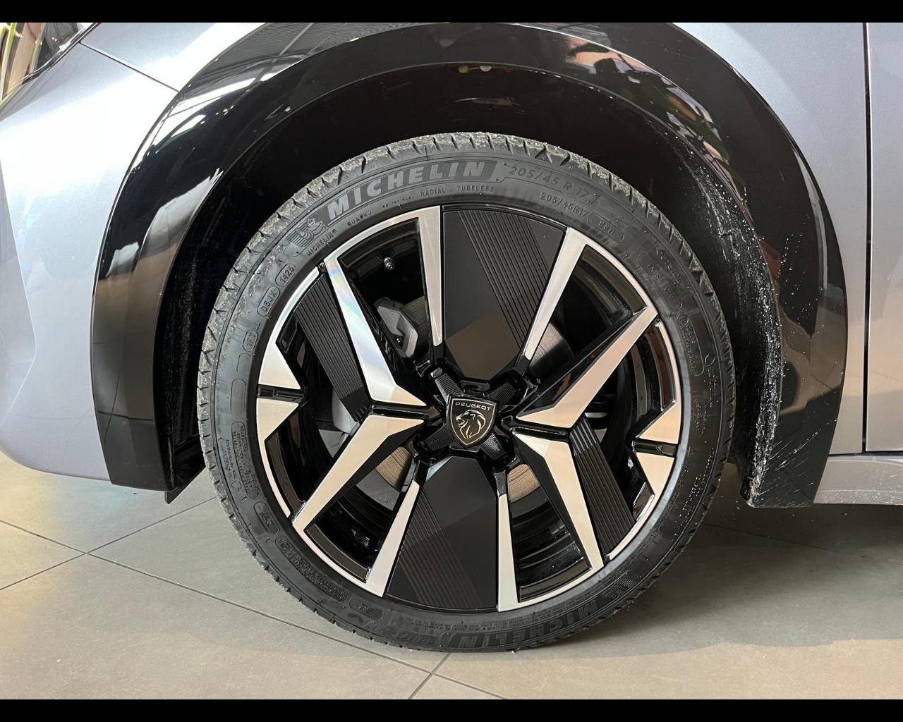 Foto PEUGEOT 208 1.2 hybrid GT 136cv e-dcs 6