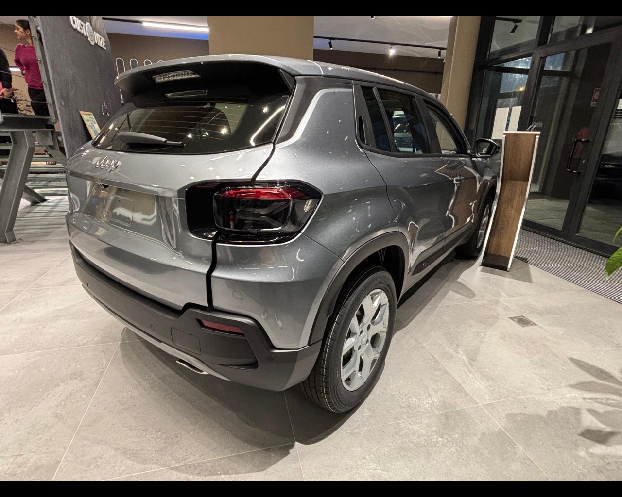 Foto JEEP Avenger E-Hybrid Avenger Tech& Sky 1.2 110cv Dct Mhev