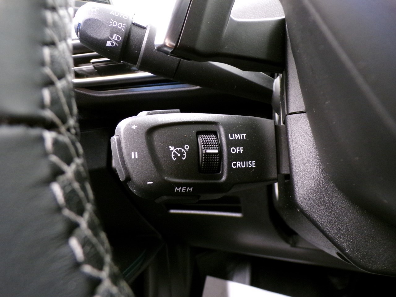 Peugeot 3008 3008 1.2 PureTech Turbo Allure Pack EAT8 - 17