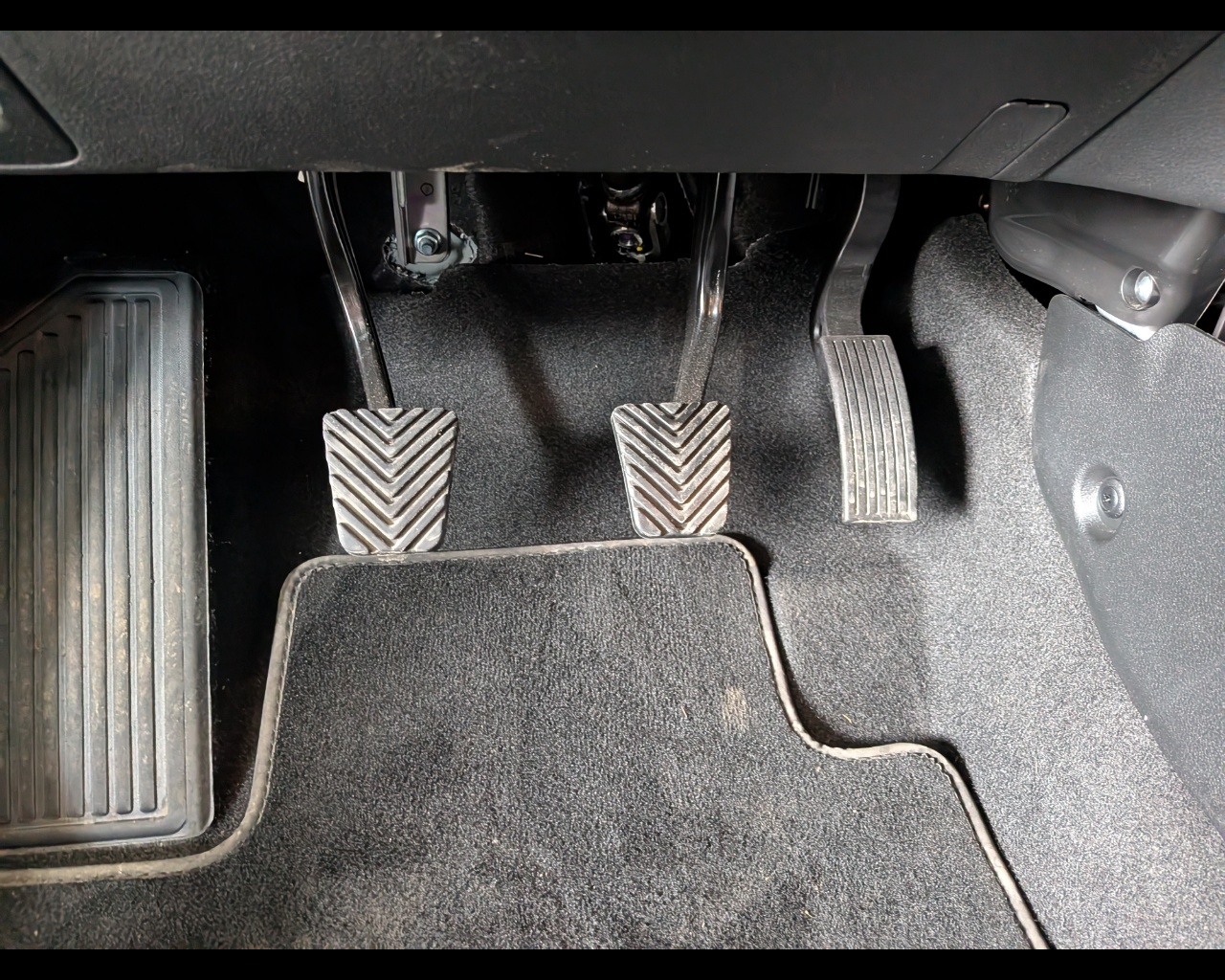 Foto HYUNDAI I20 PE MY25 1.0T MT CONNECTLINE