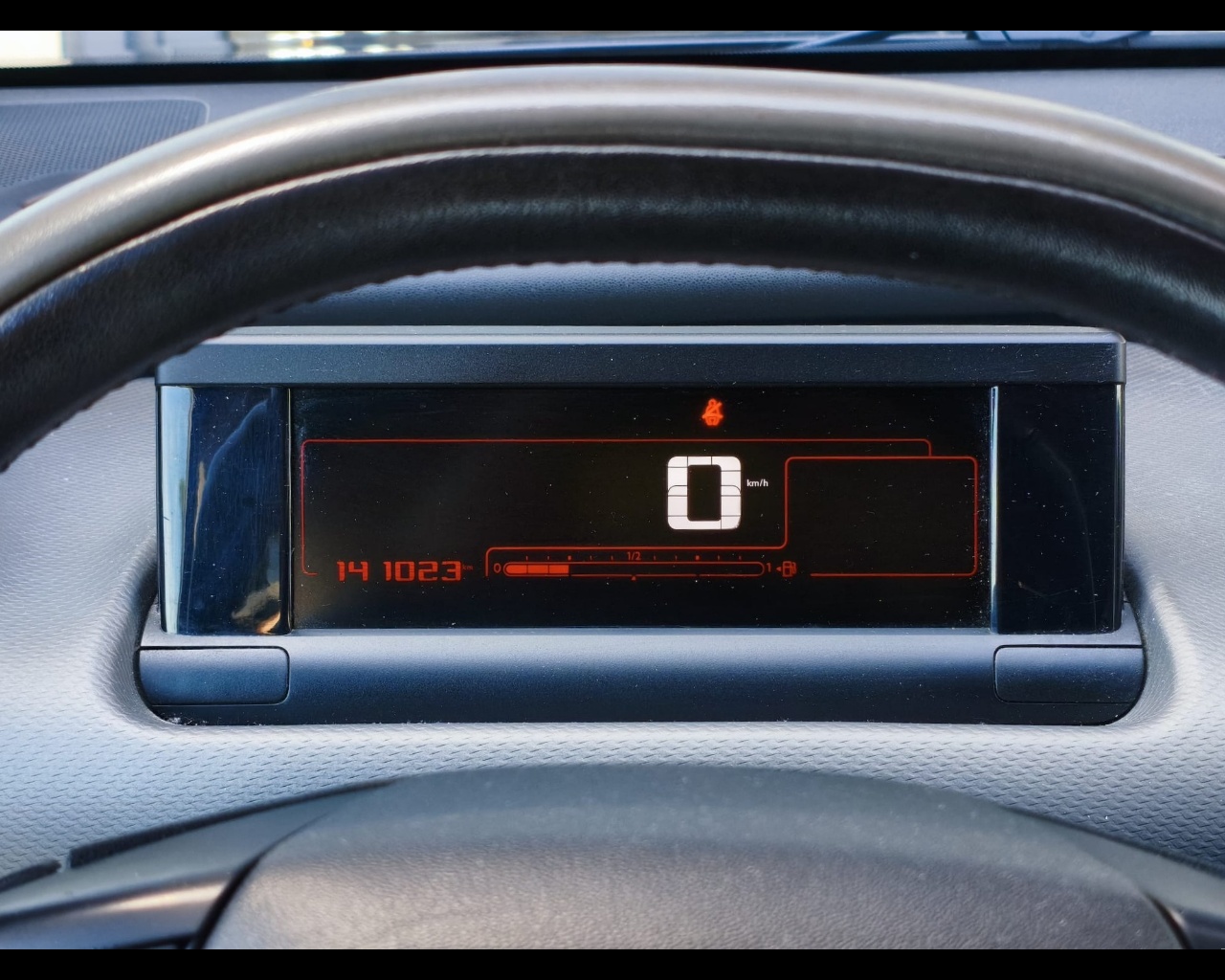 Foto CITROEN C4 Cactus 1.6 bluehdi Shine 100cv