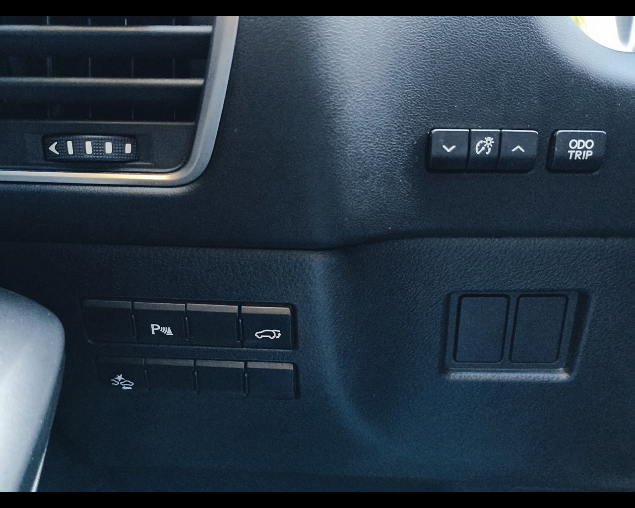 Foto LEXUS NX 300h 2.5 F-Sport 4wd cvt