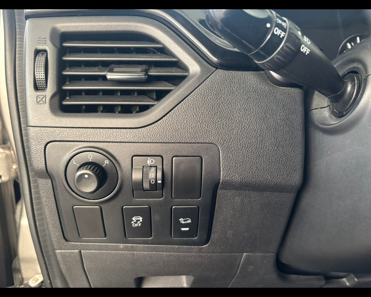 Foto MAHINDRA KUV100 1.2 K6+