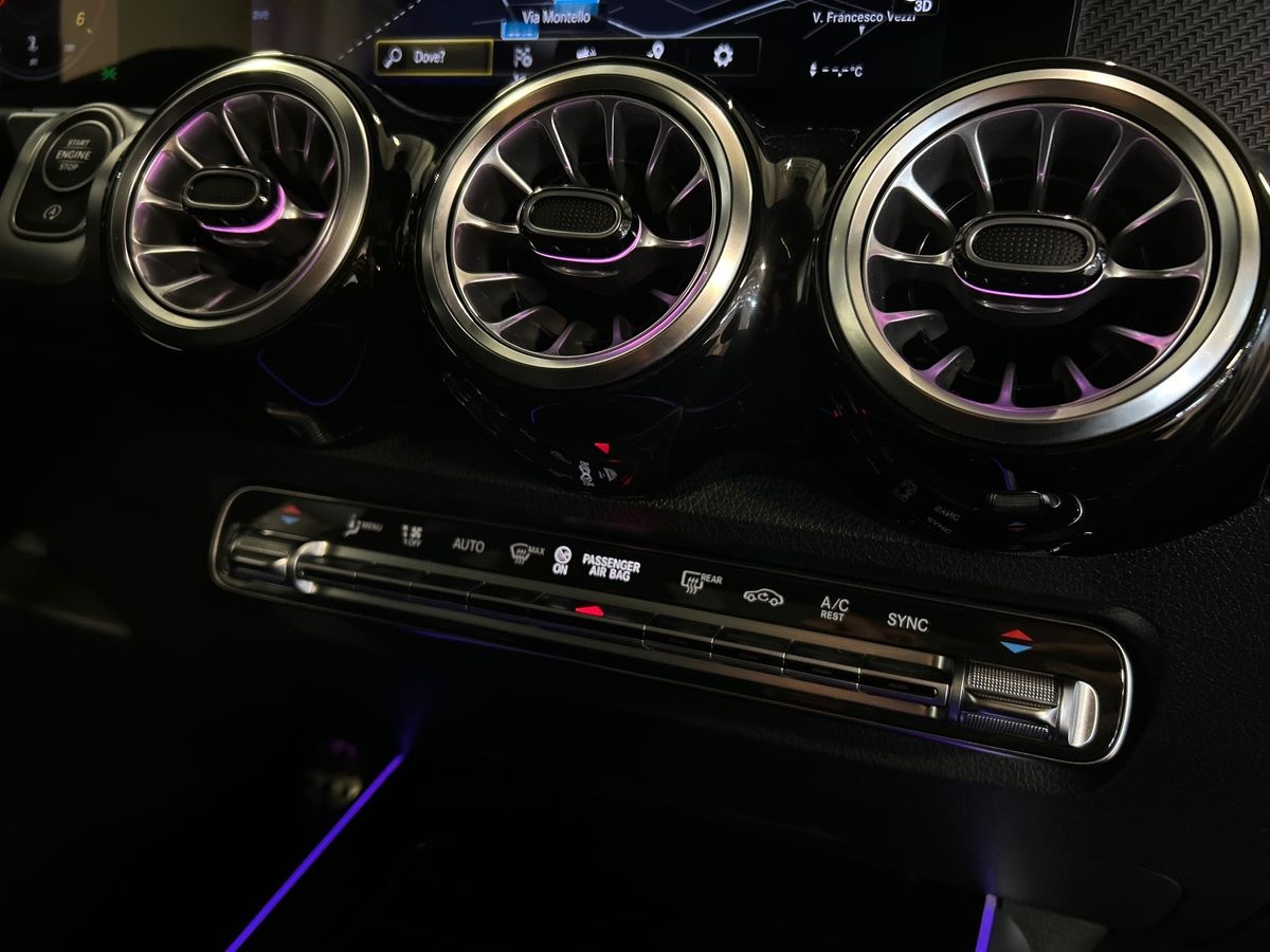 Mercedes GLB GLB 180 D Premium 8G-DCT - 14