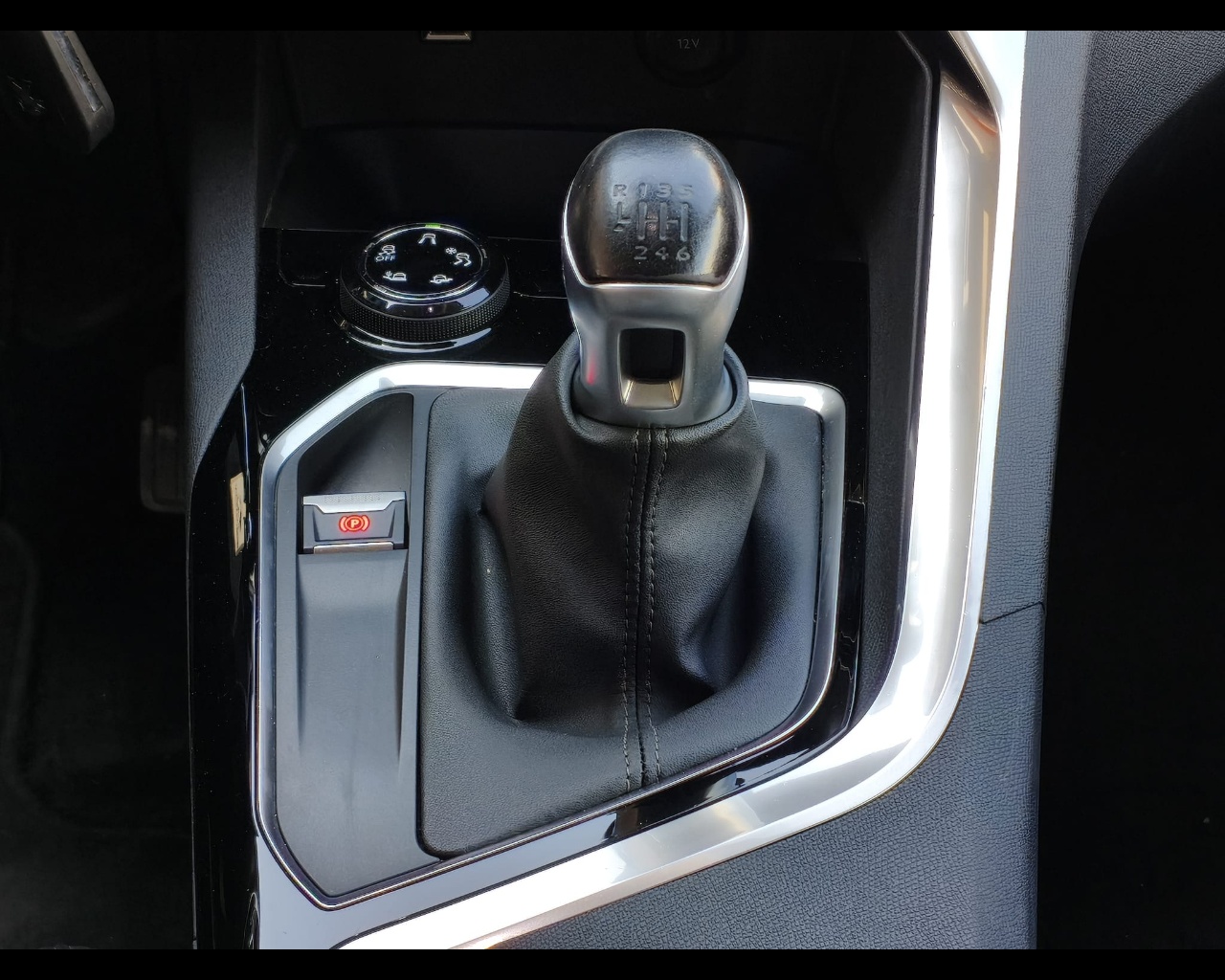 Foto PEUGEOT 3008 1.2 puretech t Allure s&s 130cv 