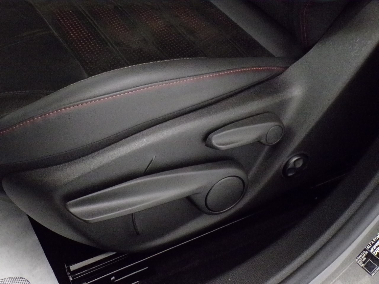 Alfa Romeo Tonale Tonale 1.5 Hybrid 130cv Speciale DDCT7 - 14