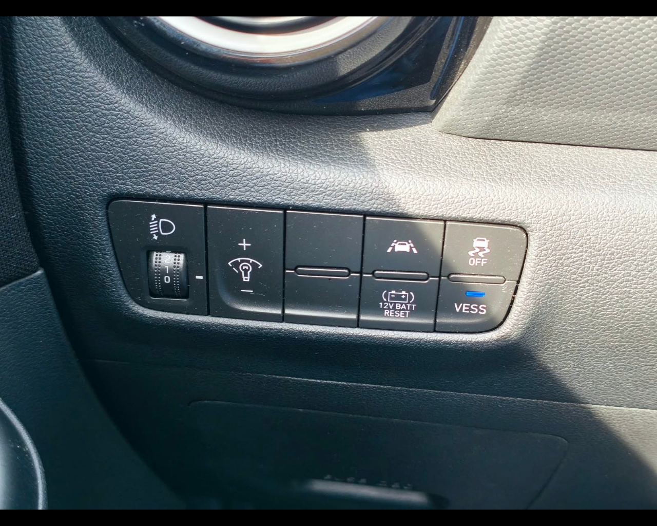 Foto HYUNDAI  Kona 1.6 hev Xtech 2wd dct 141cv