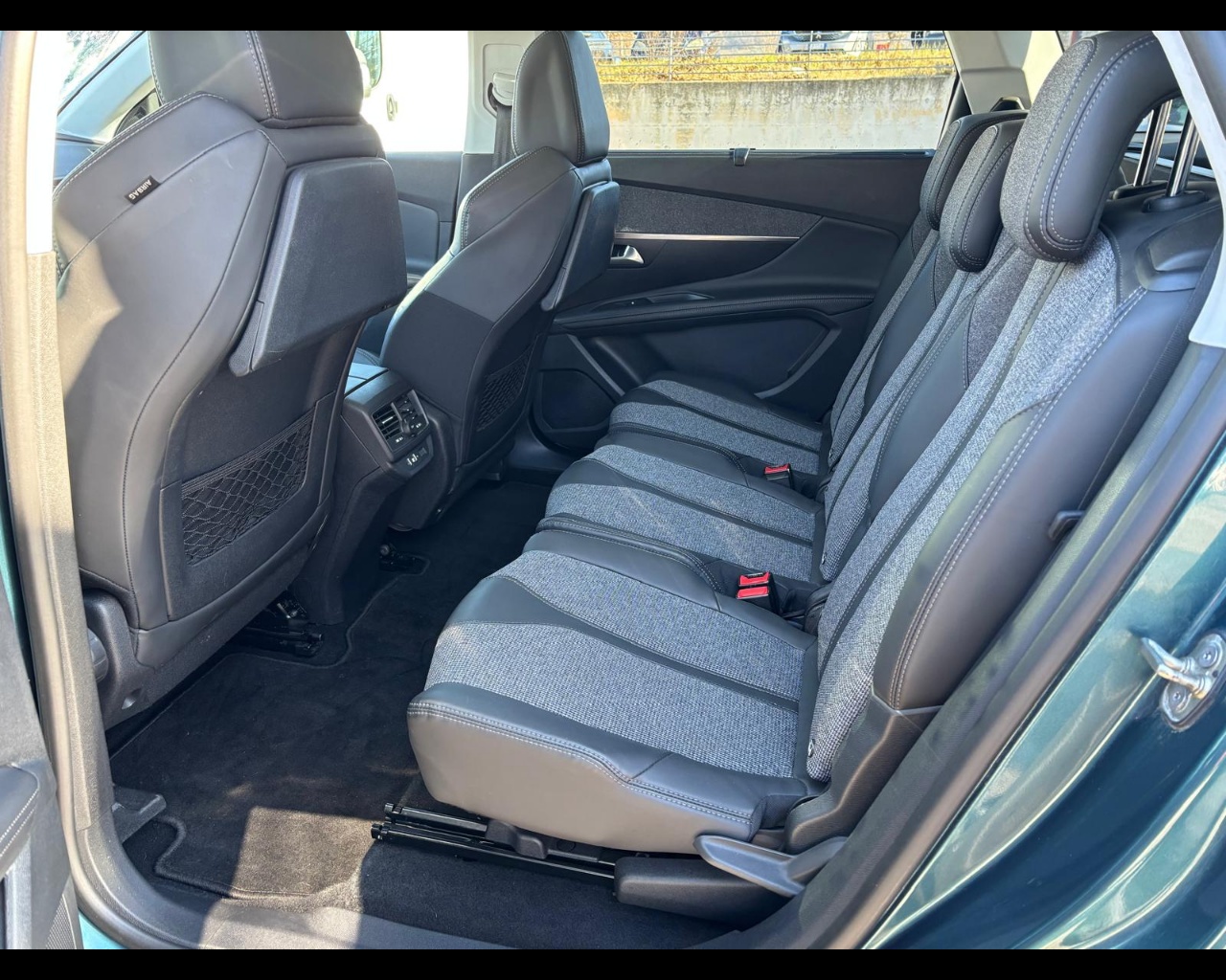 Foto PEUGEOT 5008 1.6 bluehdi Allure s&s 120cv 7p.ti eat6