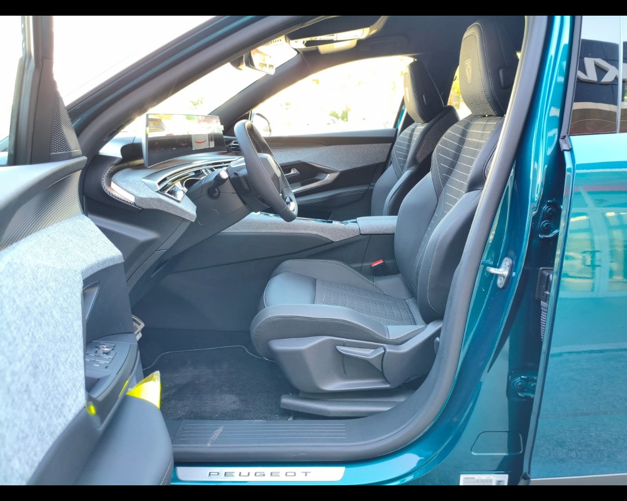 Foto PEUGEOT 3008 1.2 hybrid GT 136cv e-dcs6