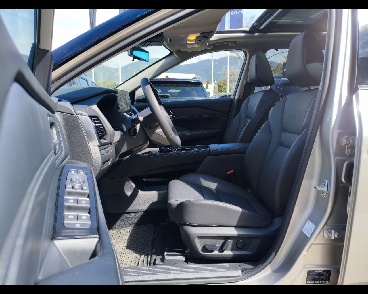Foto NISSAN X-Trail 1.5 e-power Tekna 2wd auto