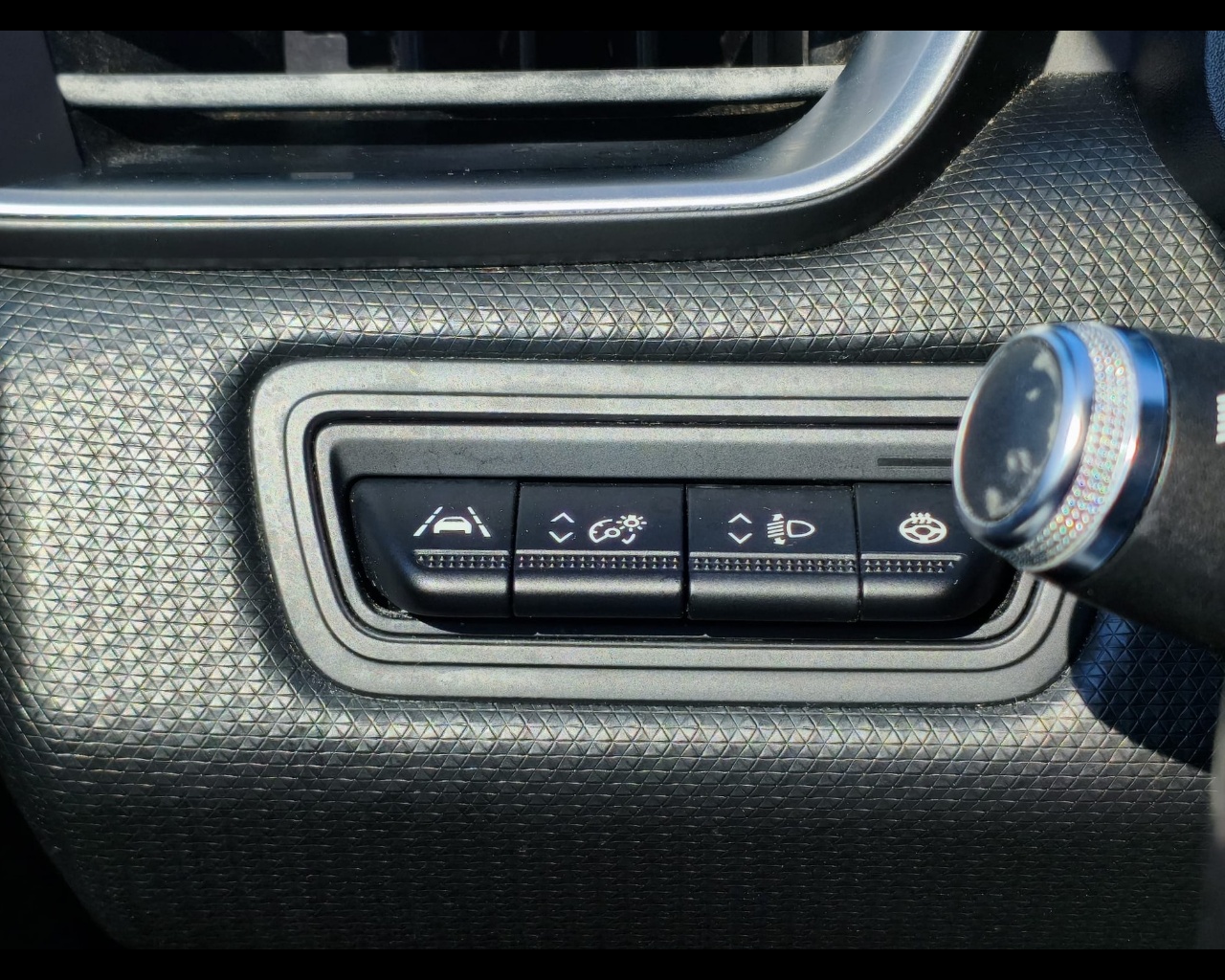 Foto RENAULT Clio 1.6 E-Tech hybrid Zen 140cv auto 