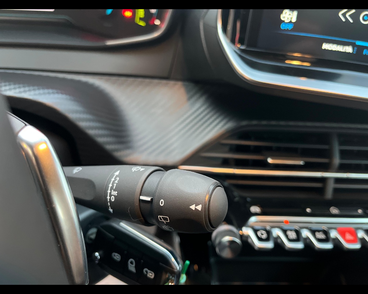 Foto PEUGEOT 208 1.2 hybrid Style 100cv e-dcs 6