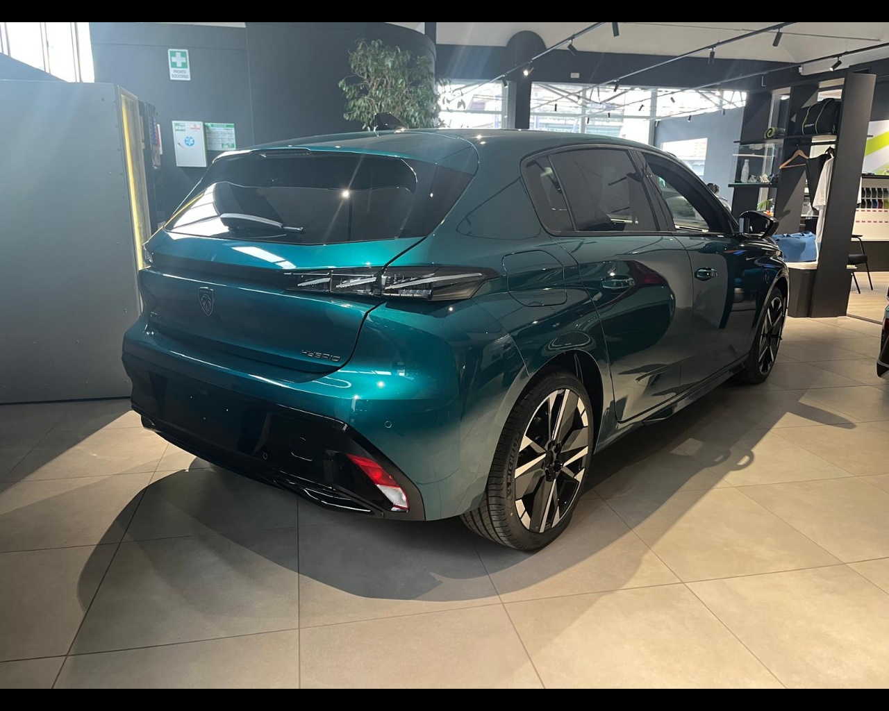 Foto PEUGEOT 308 1.2 hybrid GT 145cv e-dcs 6