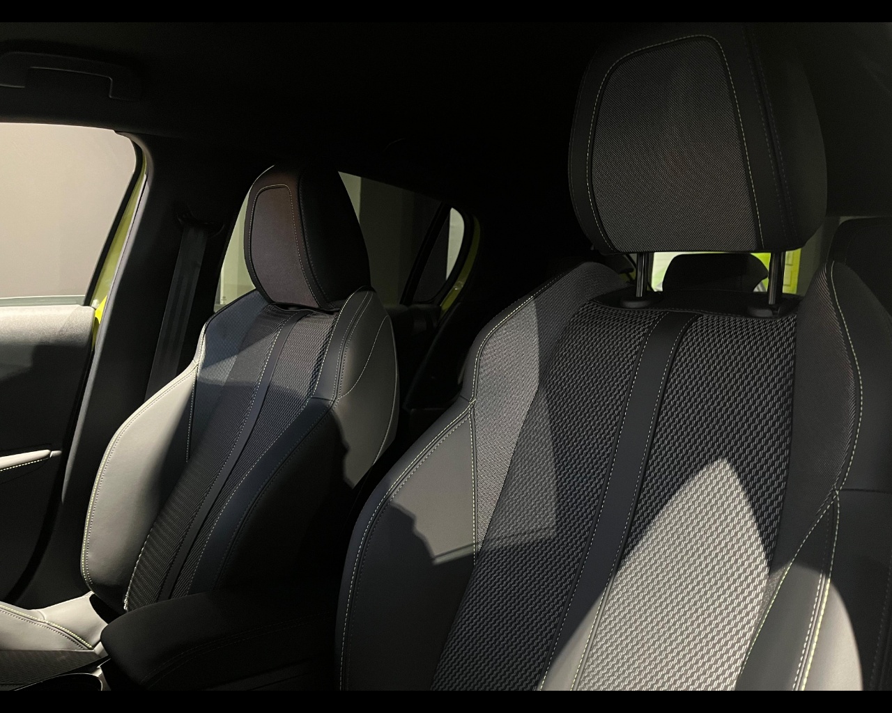 Foto PEUGEOT 208 1.2 hybrid GT 136cv e-dcs 6