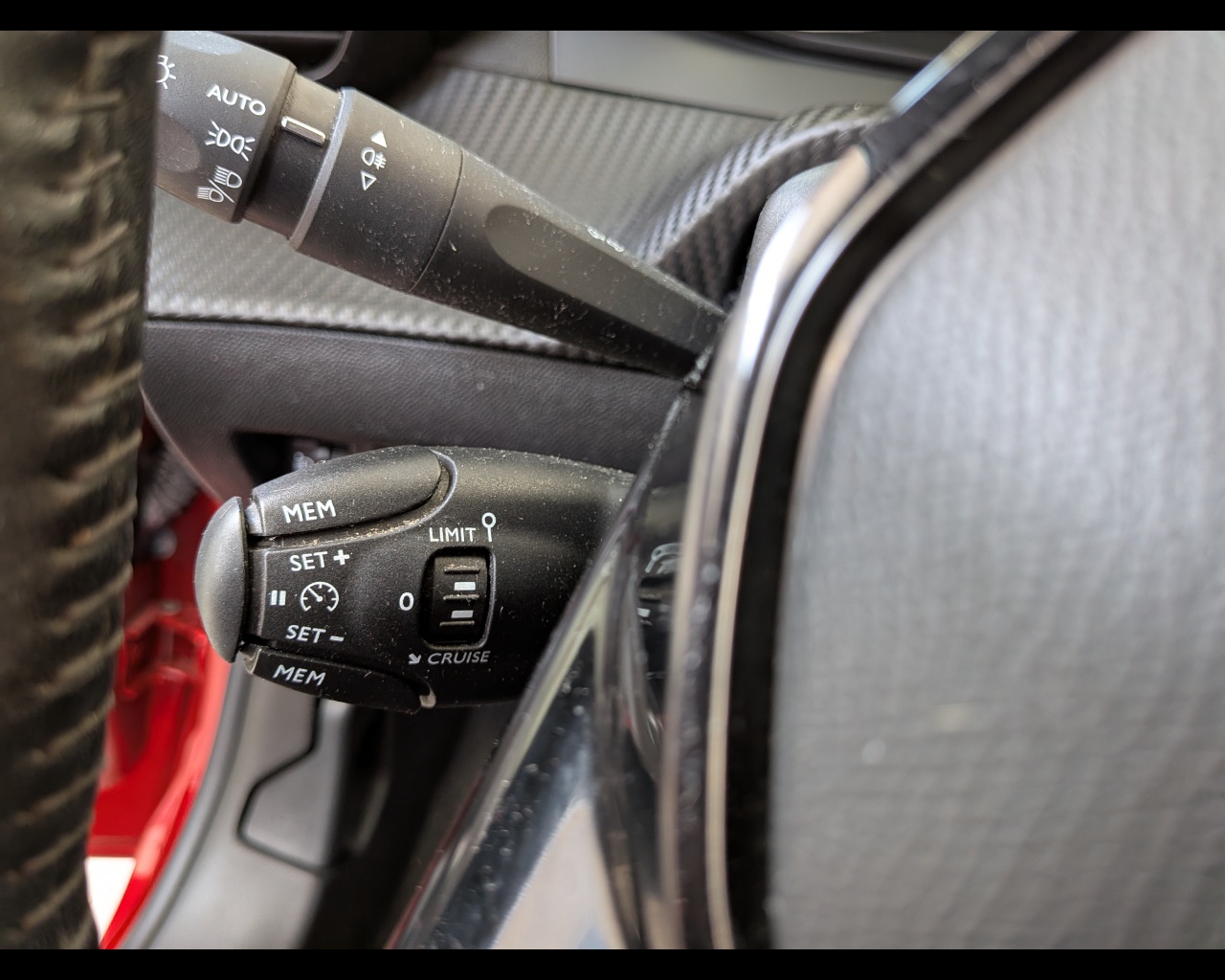 Foto PEUGEOT 208 1.5 bluehdi Allure Navi Pack s&s 100cv my20