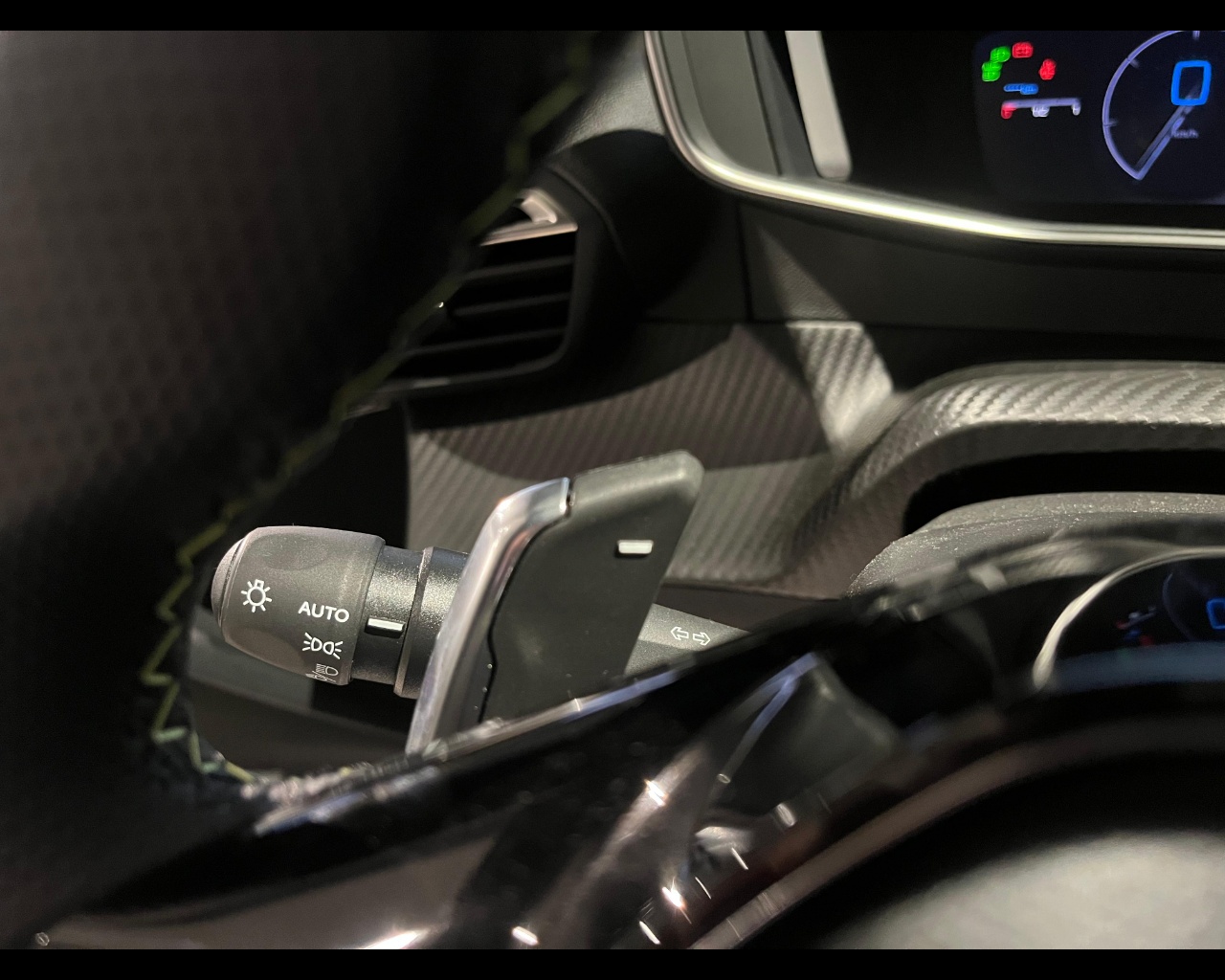 Foto PEUGEOT 208 1.2 hybrid GT 136cv e-dcs 6