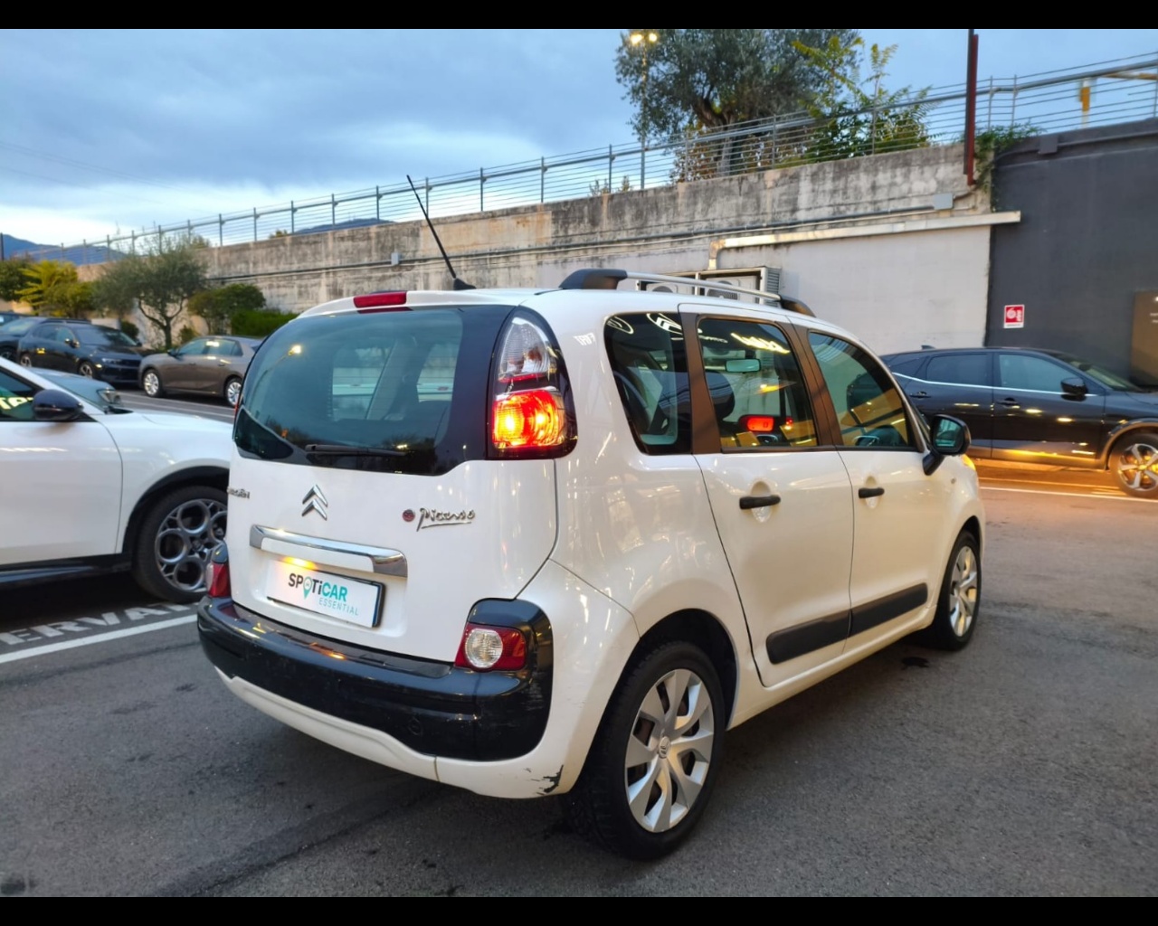 Foto CITROEN C3 Picasso 1.4 vti Exclusive (exclusive style) E5