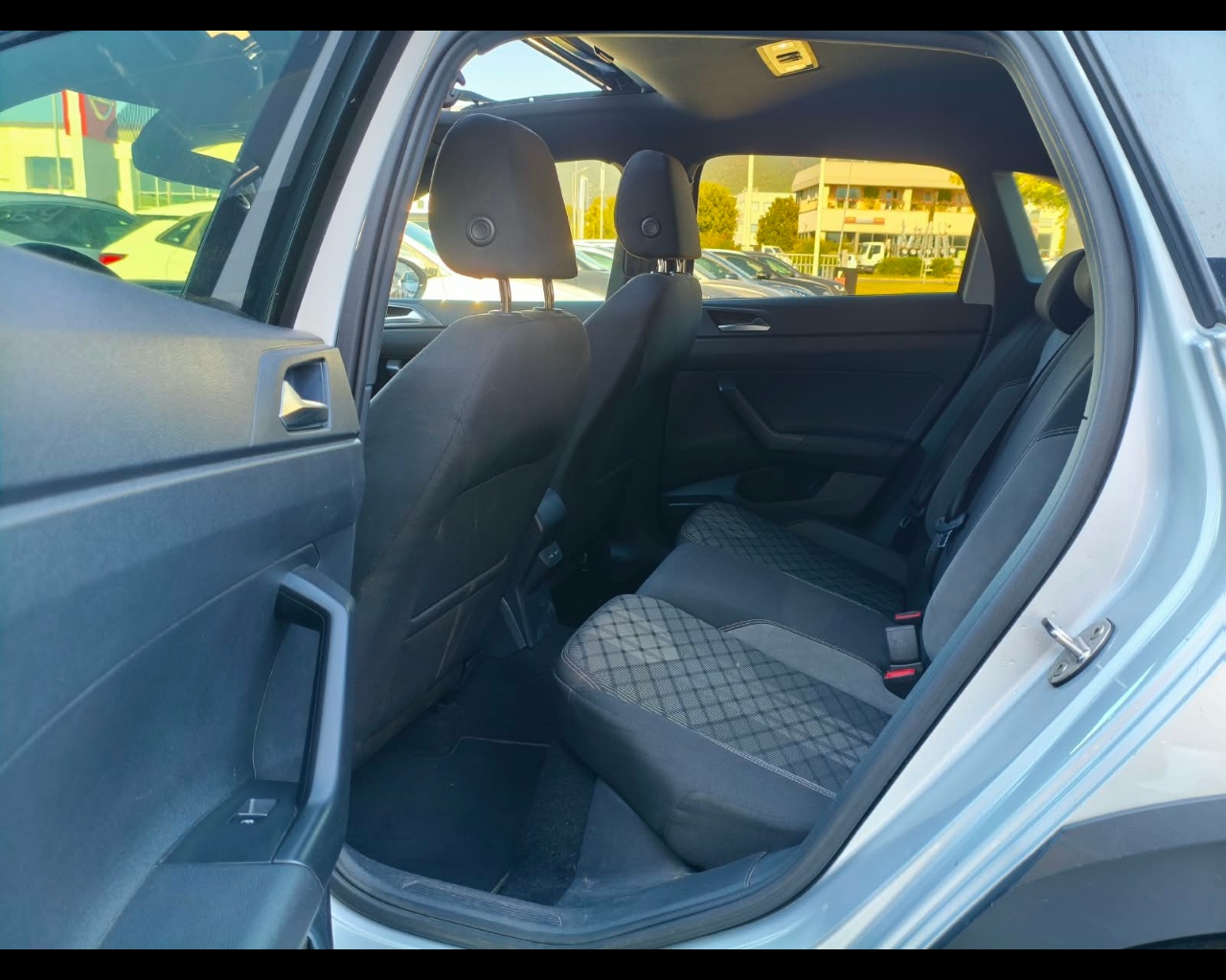 Foto VOLKSWAGEN Taigo 1.0 tsi R-Line 110cv