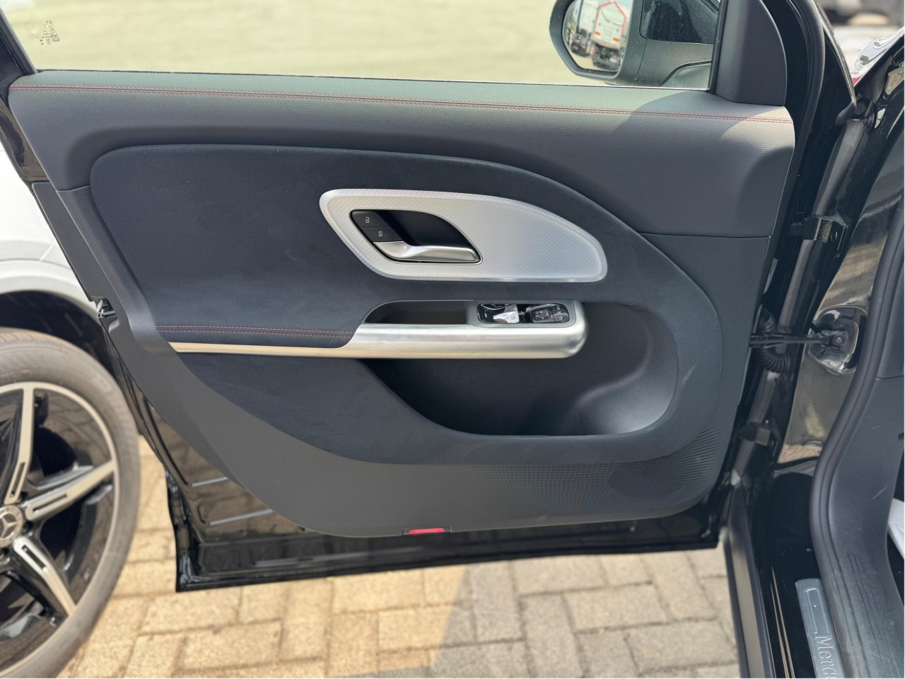 Mercedes GLB Elettrica GLB 250+ con tecnologia EQ Advanced Plus - 17