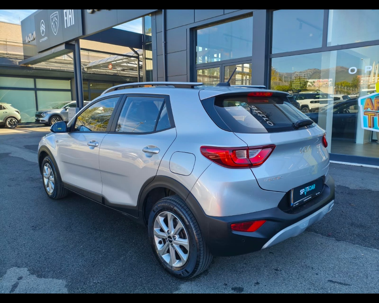 Foto KIA Stonic 1.2 Urban ecogpl 82cv