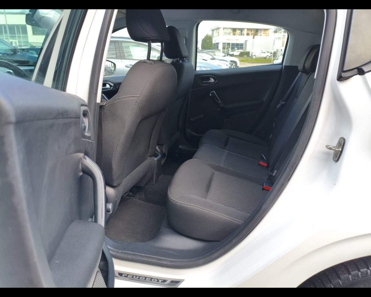 Foto PEUGEOT 208 5p 1.2 puretech Active s&s 82cv neopatentati