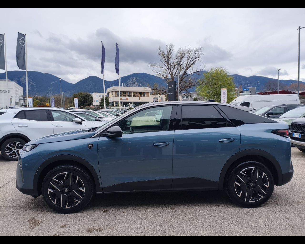 Foto PEUGEOT 3008 1.2 hybrid GT 145cv e-dcs6