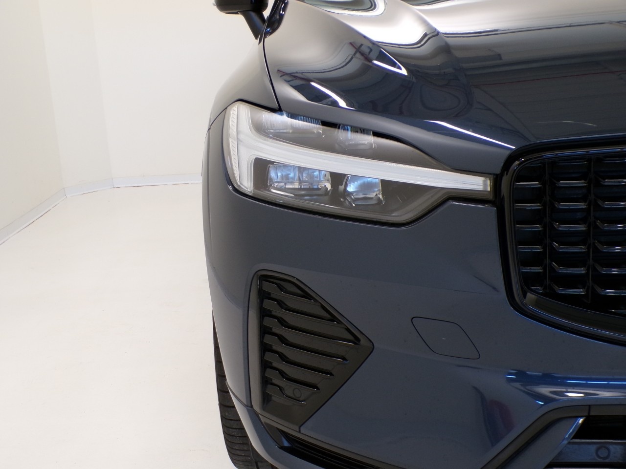 Volvo  XC60 N1 2.0 B4 d Plus Dark auto - 5