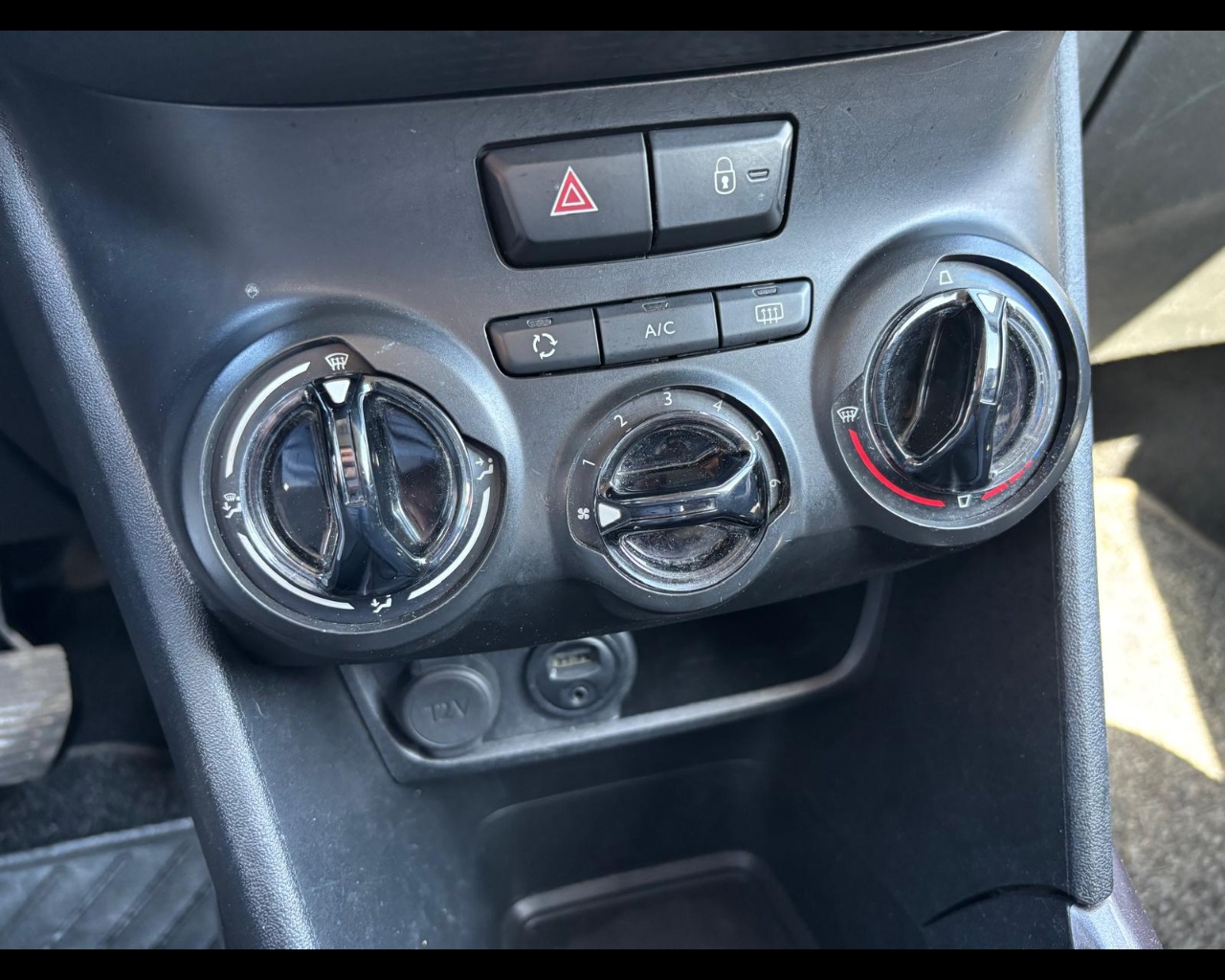 Foto PEUGEOT 2008 1.2 puretech (vti) 12v Allure 82cv