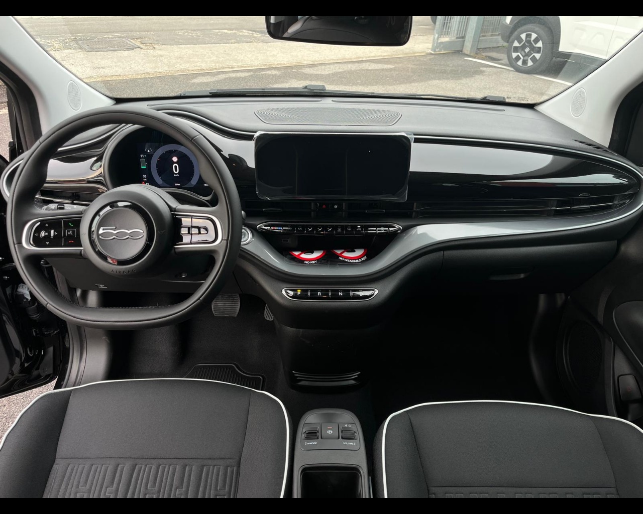 Foto FIAT 500 e Hatchback my25 320 Berlina+Pack tech