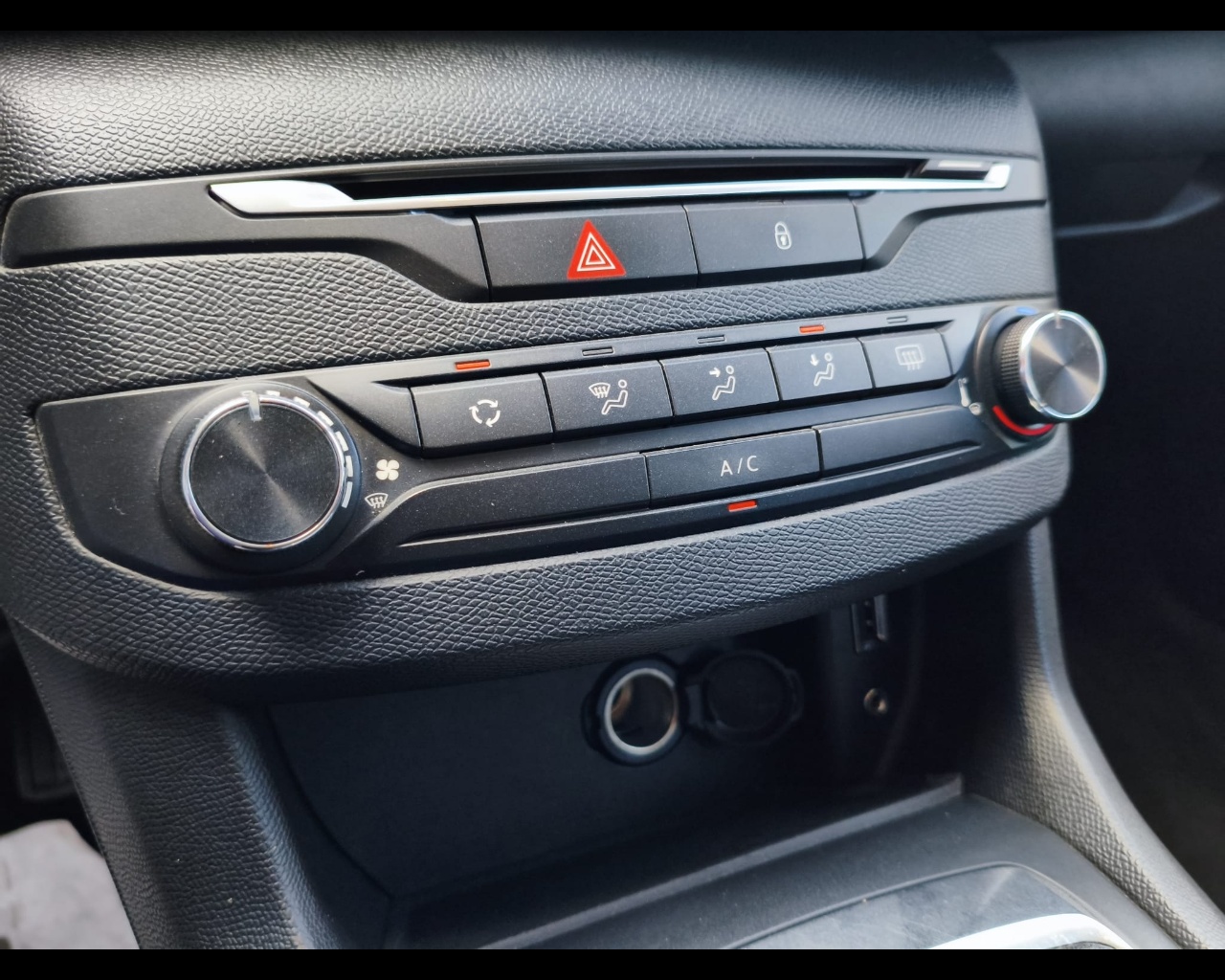 Foto PEUGEOT 308 SW 1.6 bluehdi Access s&s 100cv