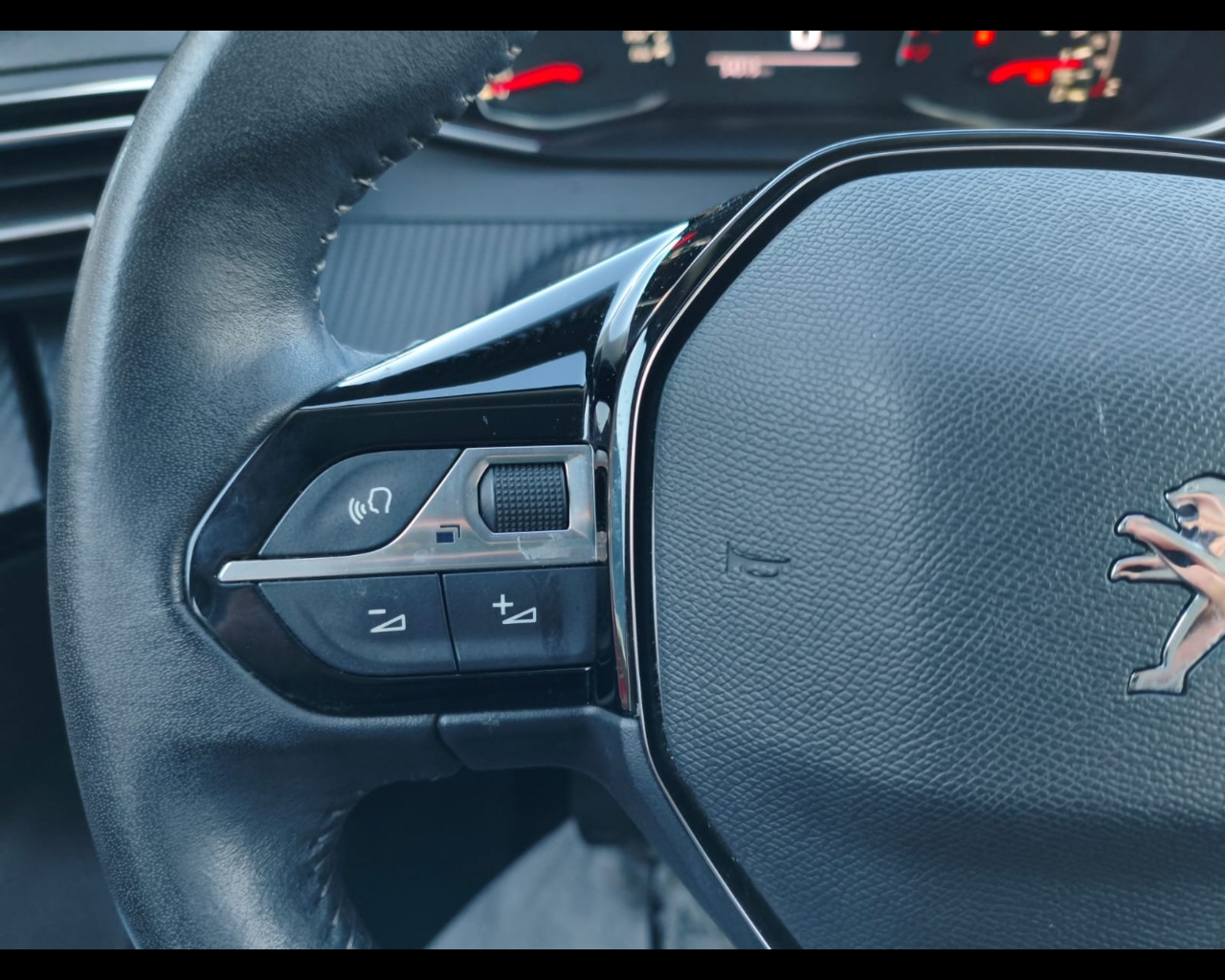 Foto PEUGEOT 2008 1.2 puretech Active Pack s&s 100cv