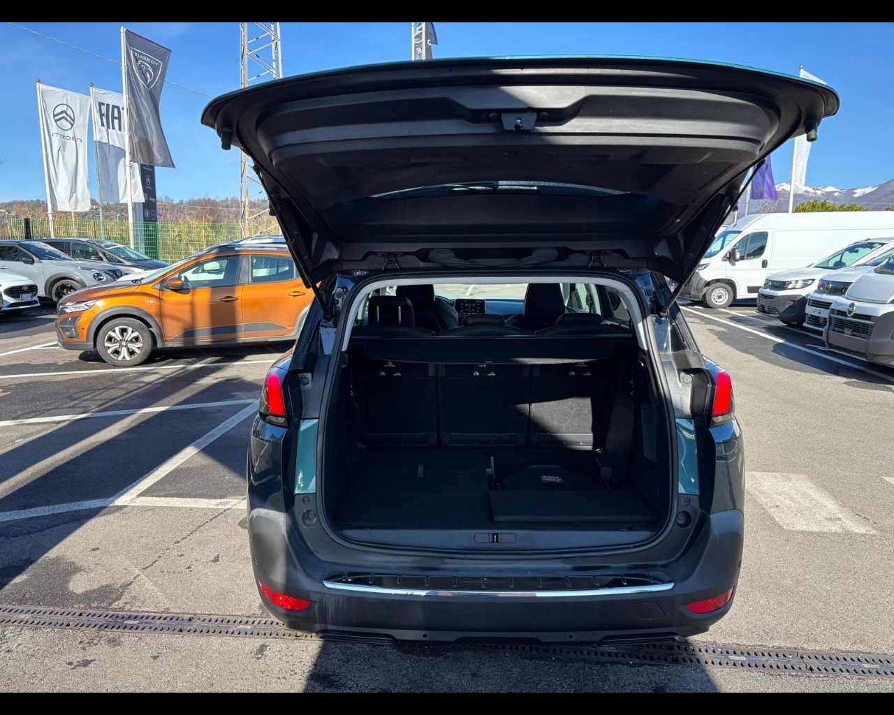 Foto PEUGEOT 5008 1.6 bluehdi Allure s&s 120cv 7p.ti eat6