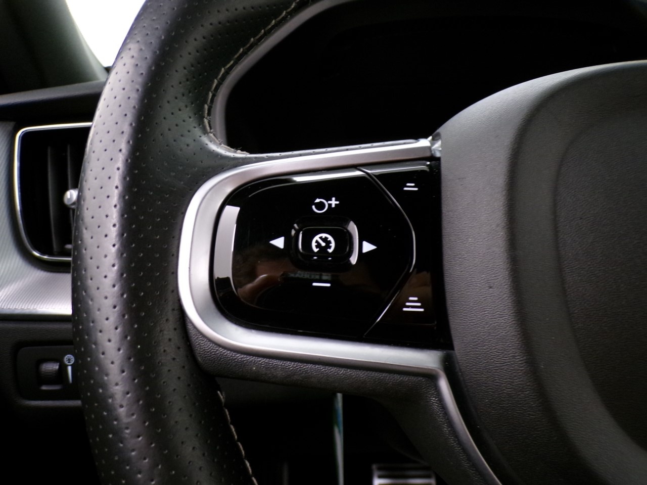Volvo XC60 XC60 2.0 D4 R-Design AWD Geartronic - 18