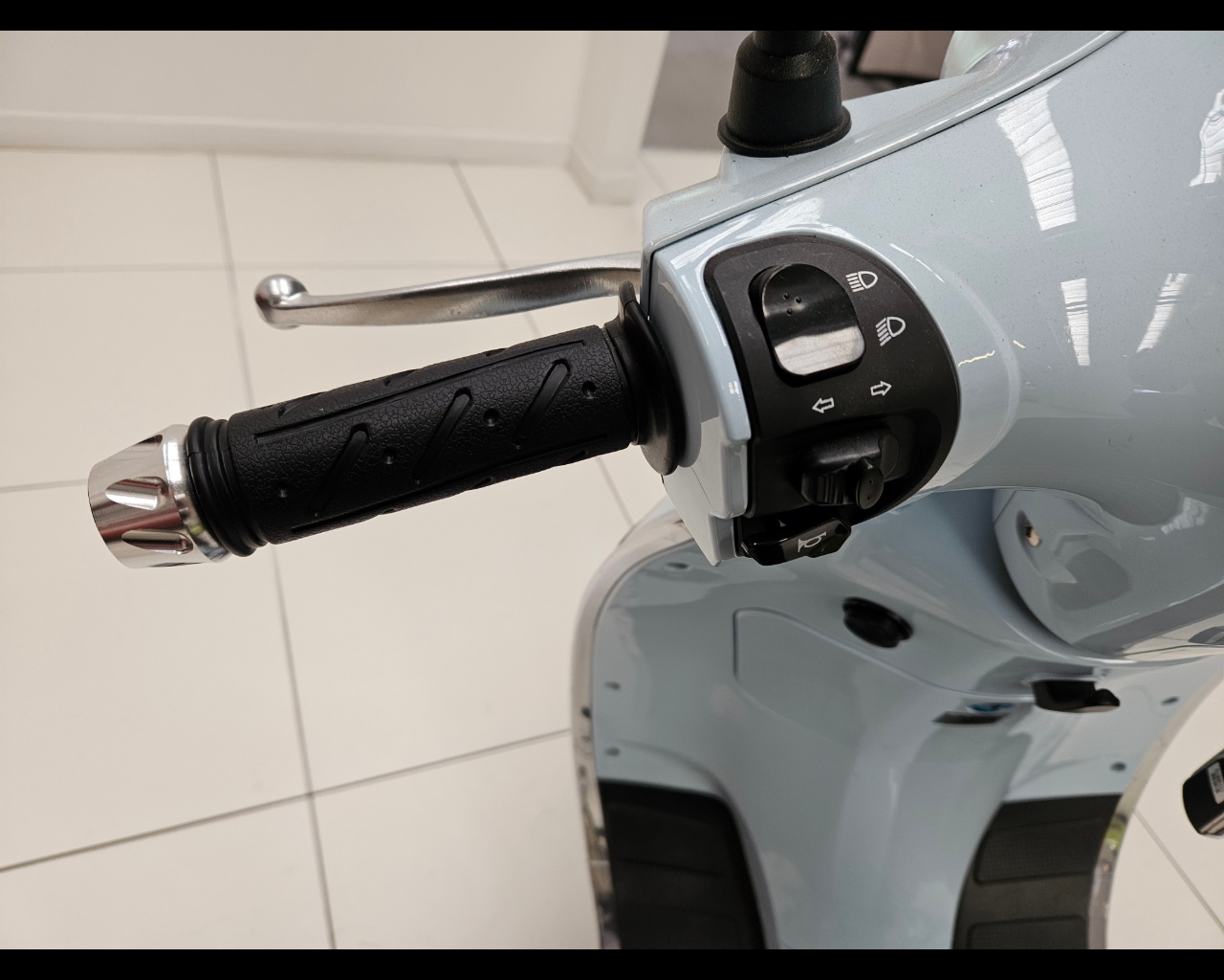 ETRIKO BASIC SCOOTER ELETTRICO 2000W 45KMH 60V 26AH CON BAULETTO Aziendale - 8