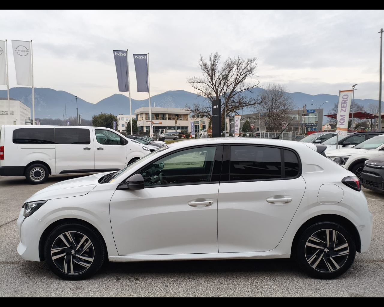 Foto PEUGEOT 208 1.5 bluehdi Allure Pack s&s 100cv