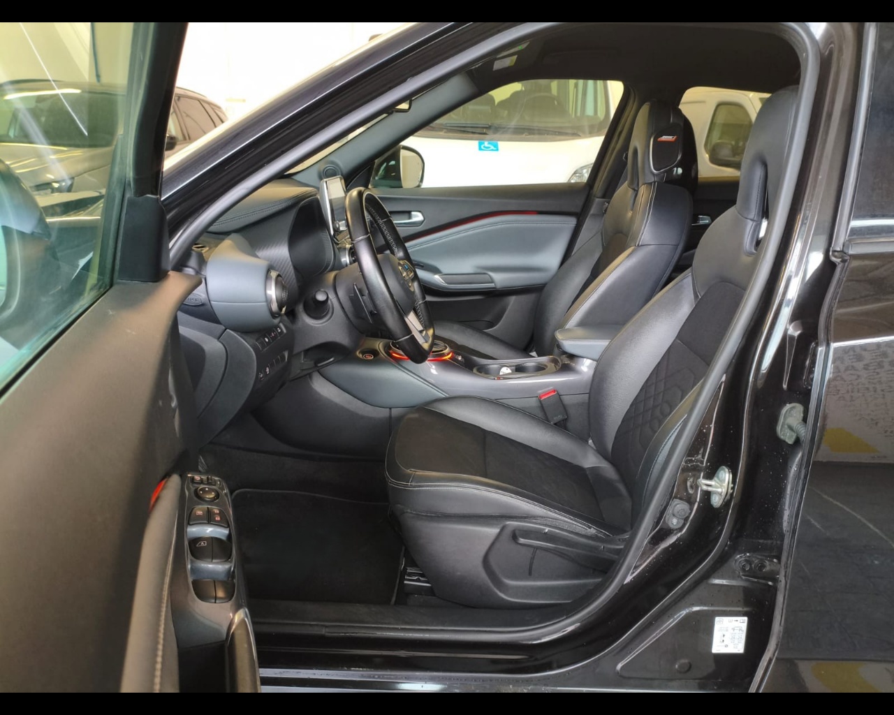 Foto NISSAN Juke 1.0 dig-t Tekna 114cv dct