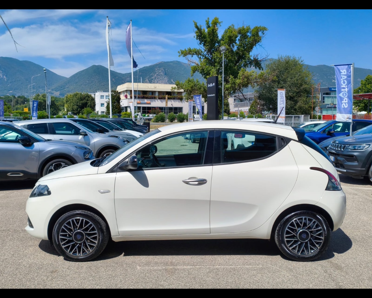 Foto LANCIA Ypsilon 1.0 firefly hybrid Platino s&s 70cv