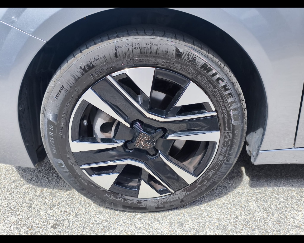 Foto PEUGEOT 208 1.2 puretech Allure s&s 100cv