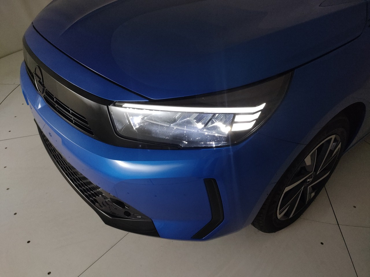 Opel Corsa Nuovo Ibrido benzina Corsa Porto Mantovano