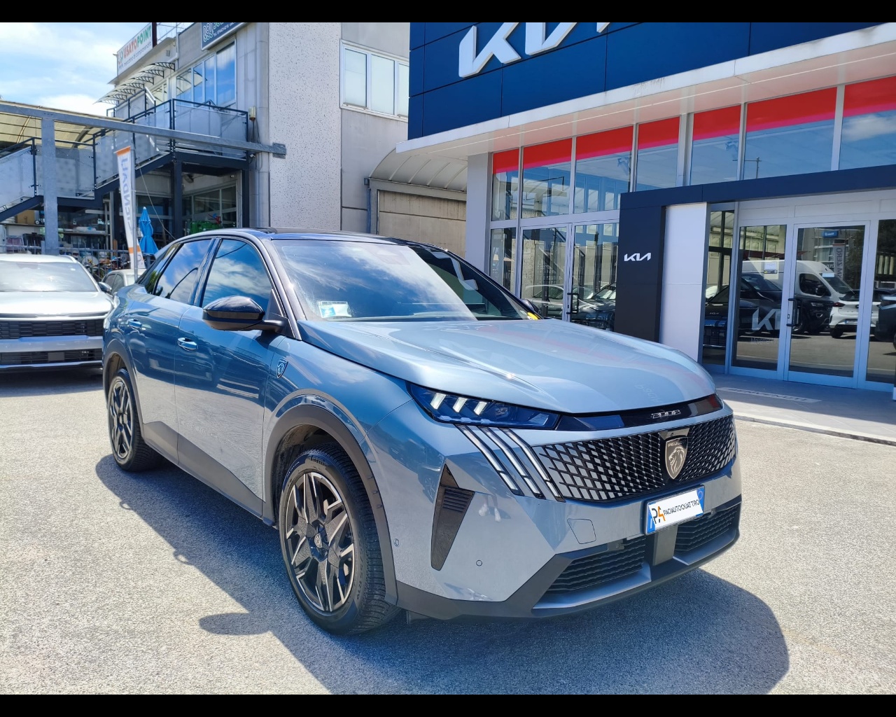 Foto PEUGEOT 3008 1.2 hybrid GT 145cv e-dcs6