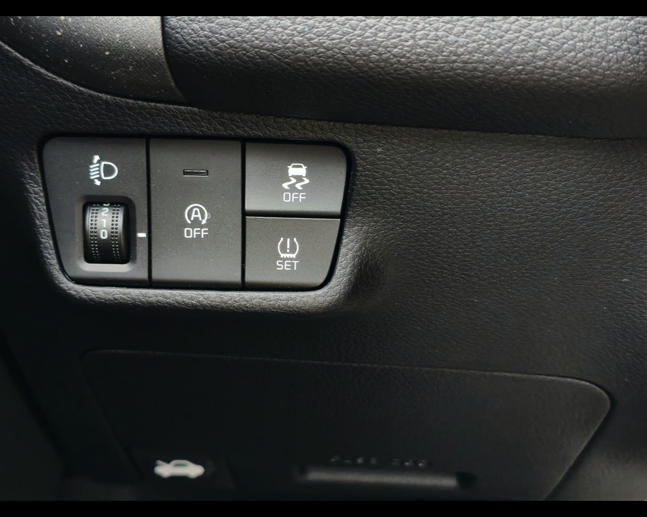 Foto KIA NUOVA STONIC 1.0 T-GDI MH STYLE LAUNCH
5 Door