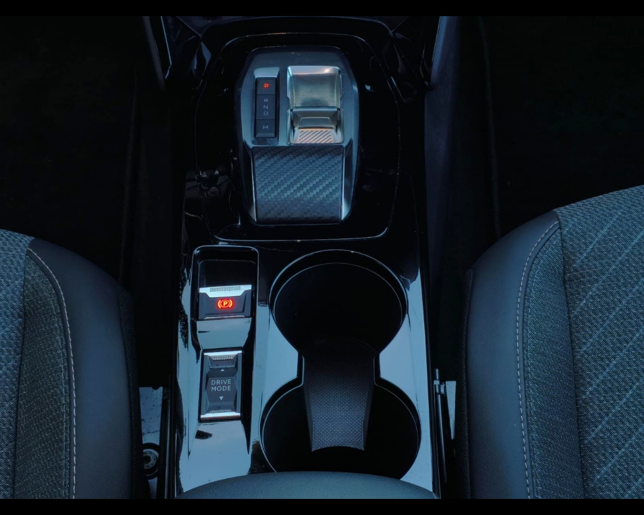 Foto PEUGEOT 2008 1.2 puretech Allure s&s 130cv eat8