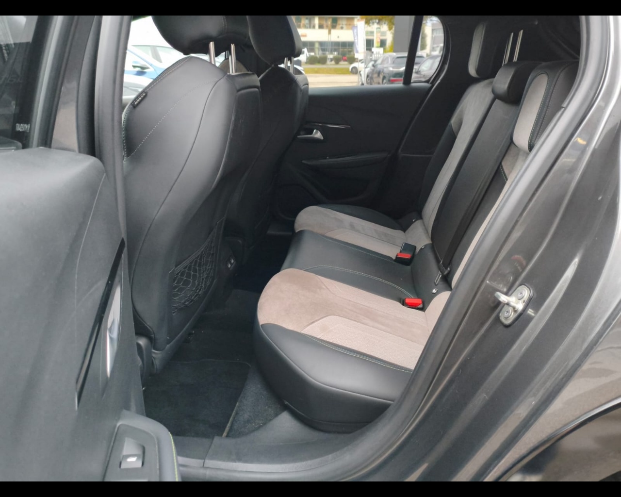 Foto PEUGEOT 208 1.5 bluehdi GT Pack s&s 100cv