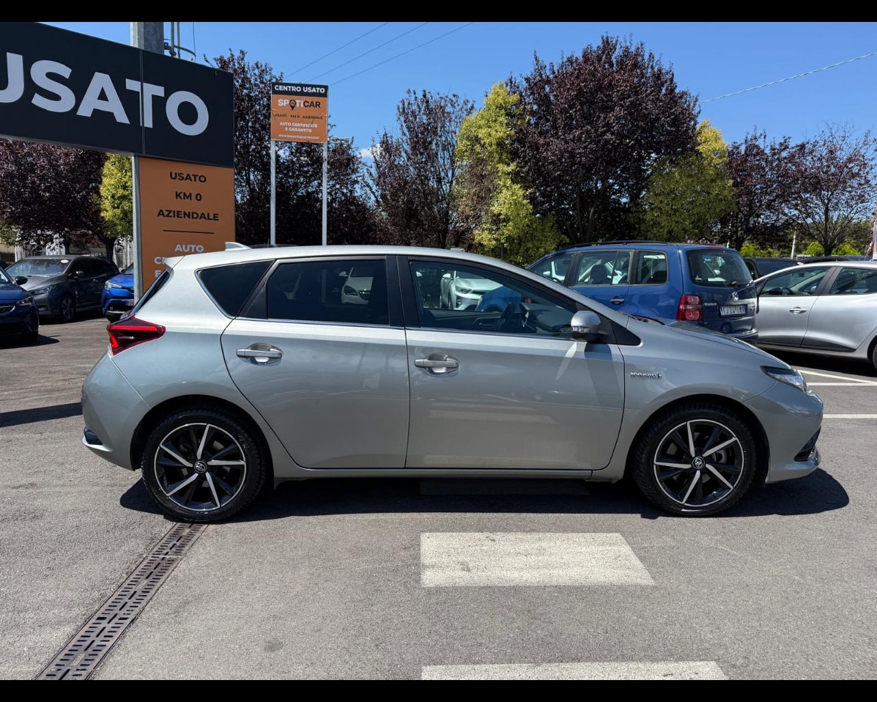 Foto TOYOTA Auris 1.8h Lounge cvt my17