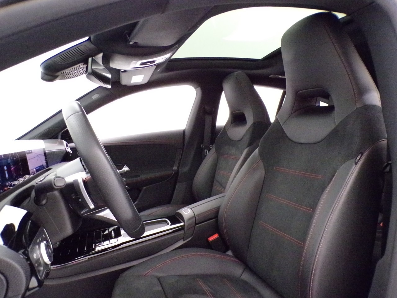 Mercedes  CLA Shooting Brake 200 D AMG Line Advanced Plus 8G-DCT - 13