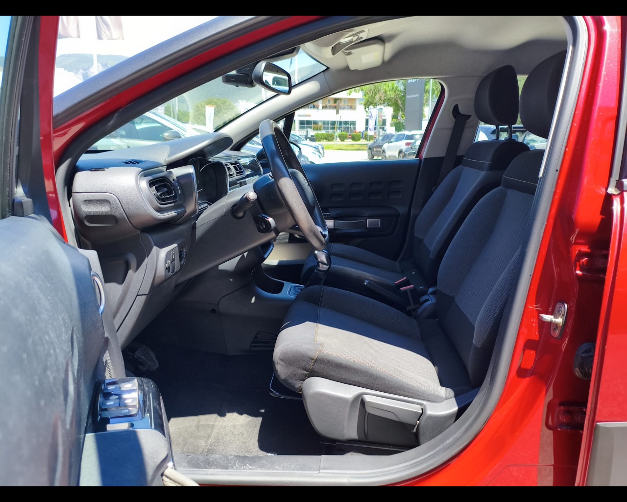 Foto CITROEN C3 1.2 puretech Shine 82cv