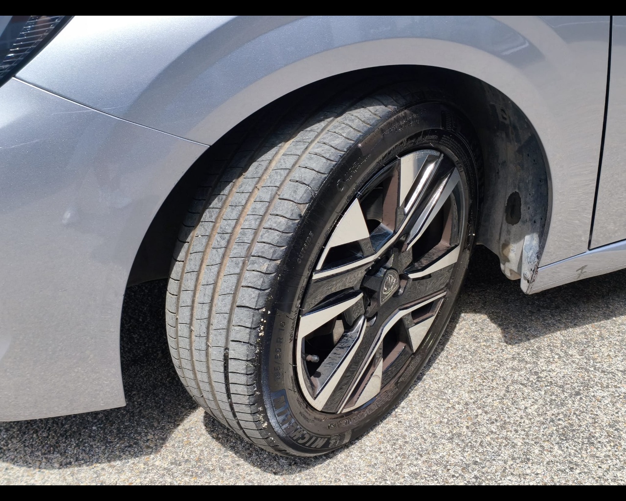 Foto PEUGEOT 208 1.2 puretech Allure s&s 100cv